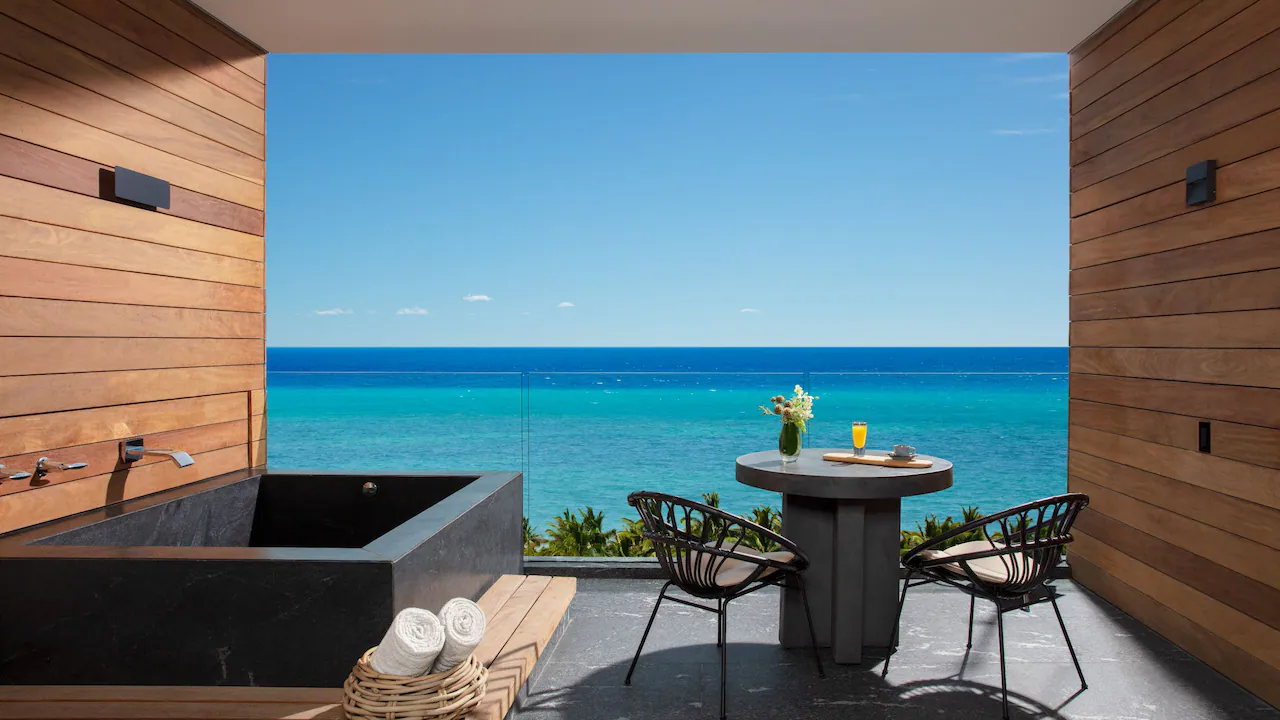 SEPDC-P0016-Preferred-Club-Junior-Suite-Ocean-Front-Terrace.16×9