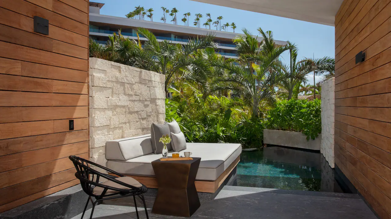 SEPDC-P0017-Preferred-Club-Junior-Suite-Swim-Out-Tropical-View-Terrace.16×9