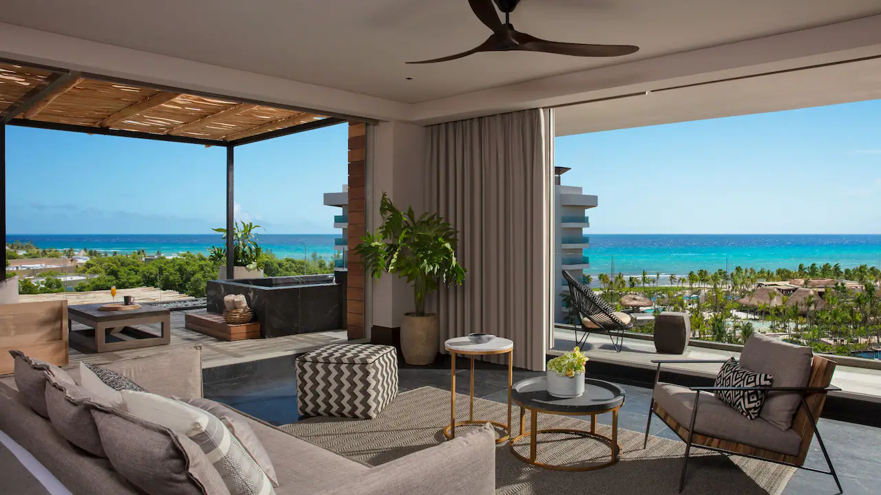 SEPDC-P0019-Preferred-Club-Paramount-Suite-Living-Room.16×9