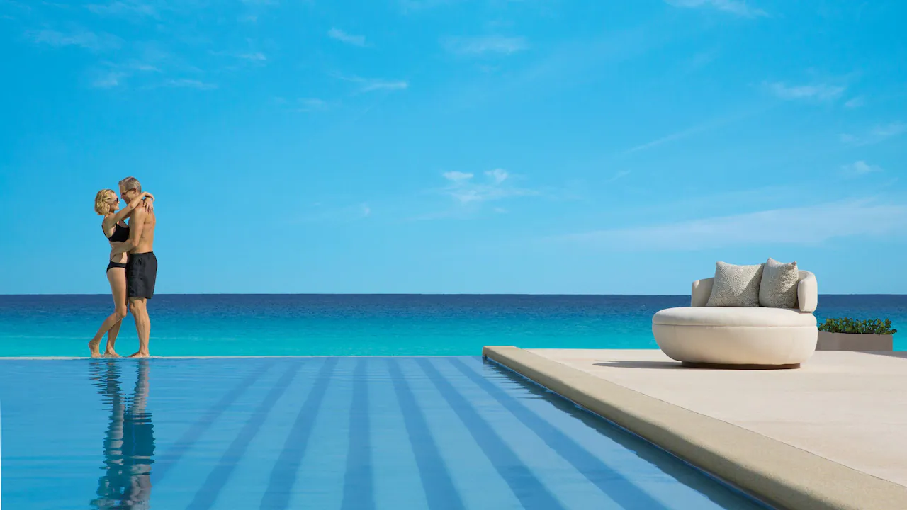 SEVCU-P0027-Infinity-Pool-Couple.16×9