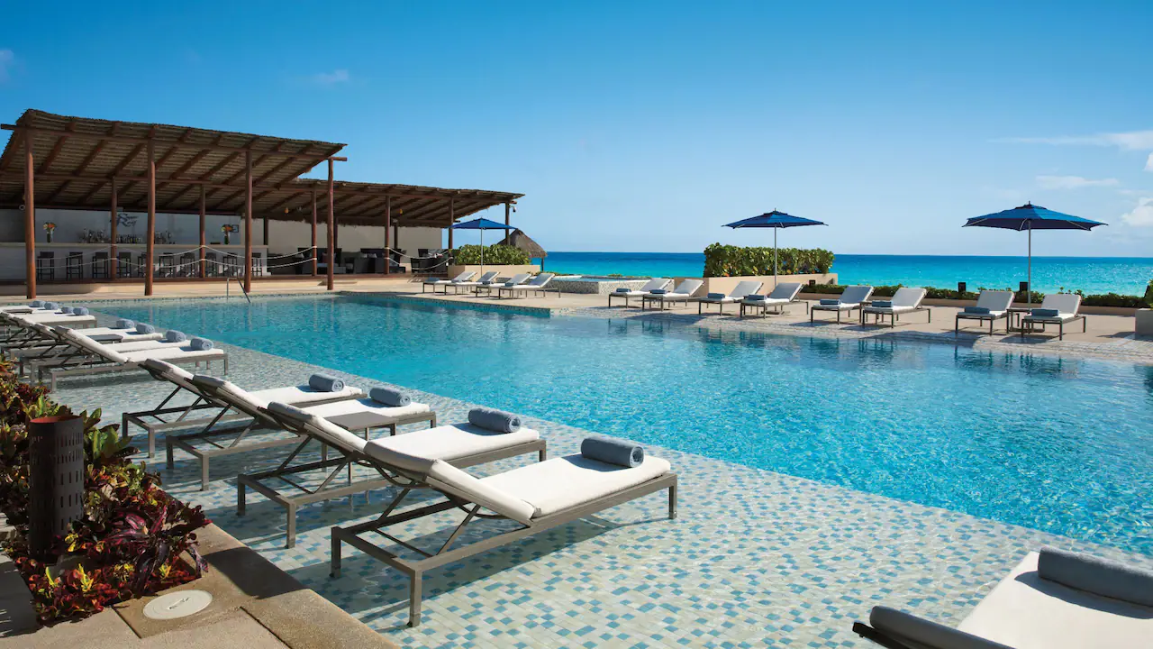 SEVCU-P0029-Pool.16×9