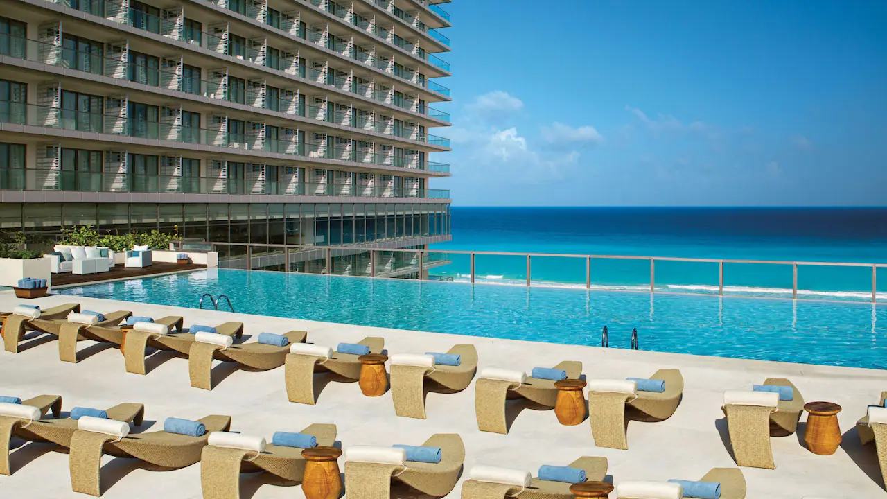 SEVCU-P0030-Preferred-Club-Pool.16×9