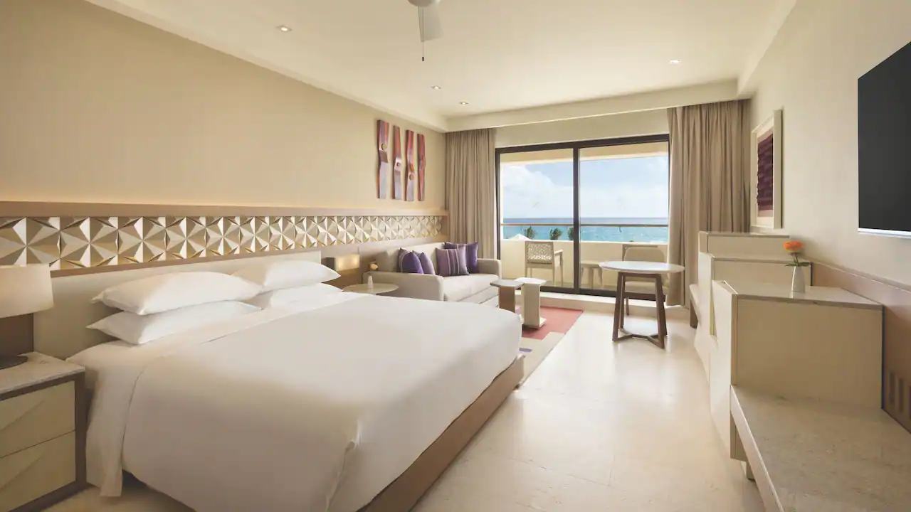 Hyatt-Ziva-Cancun-P090-Hyatt-Ziva-Club-Ocean-Front-Corner-Suite.16×9