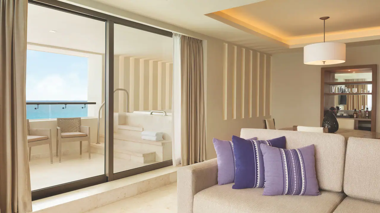 Hyatt-Ziva-Cancun-P184-Ziva-Club-Two-Bedroom-Oceanfront-Suite-Living-Room.16×9
