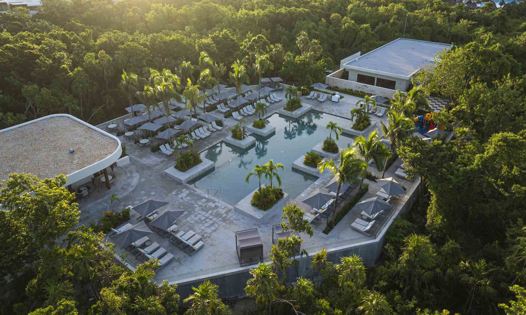 family_selection_grand_palladium_kantenah_piscina