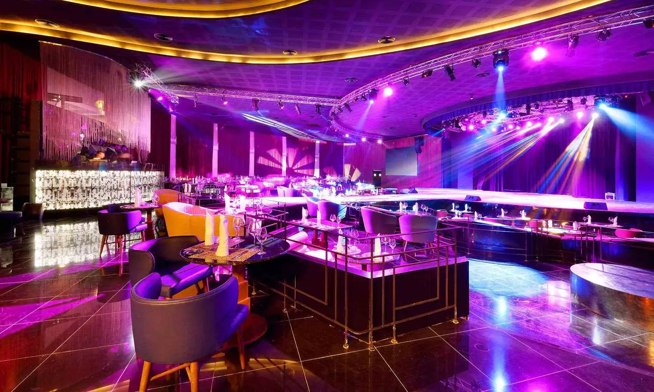 Chic-Cabaret-Restaurant-1