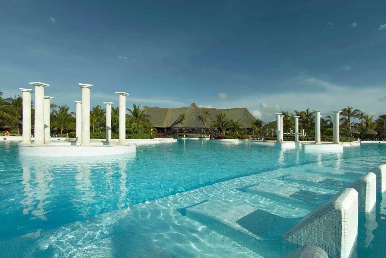Grand-Palladium-Riviera-Maya-Complex-Piscina-principal-4