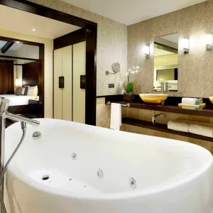 ambassador-suite-poolside-4