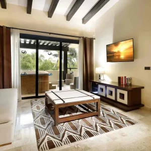 ambassador-suite-poolside-6