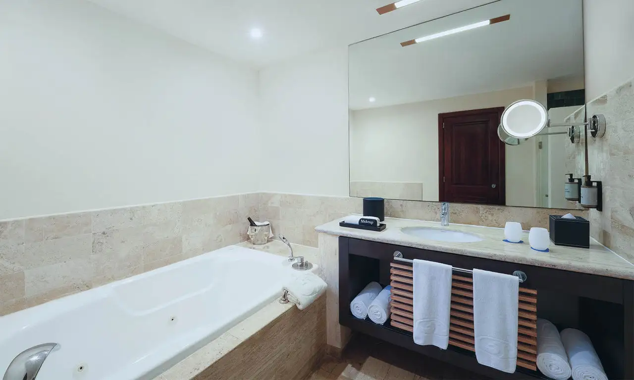 gp-white-sand-junior-suite-beachfront-3