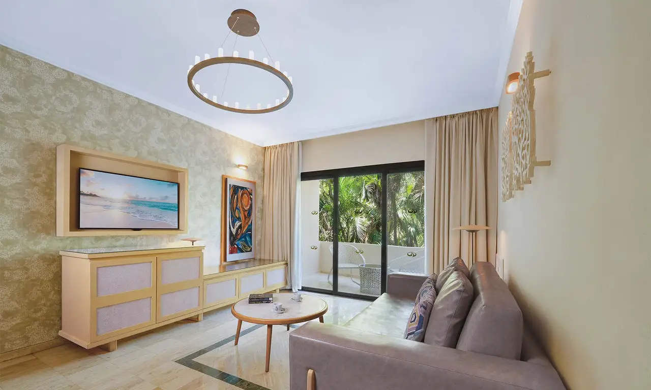 grand-palladium-select-white-sand-suite-beachside-1
