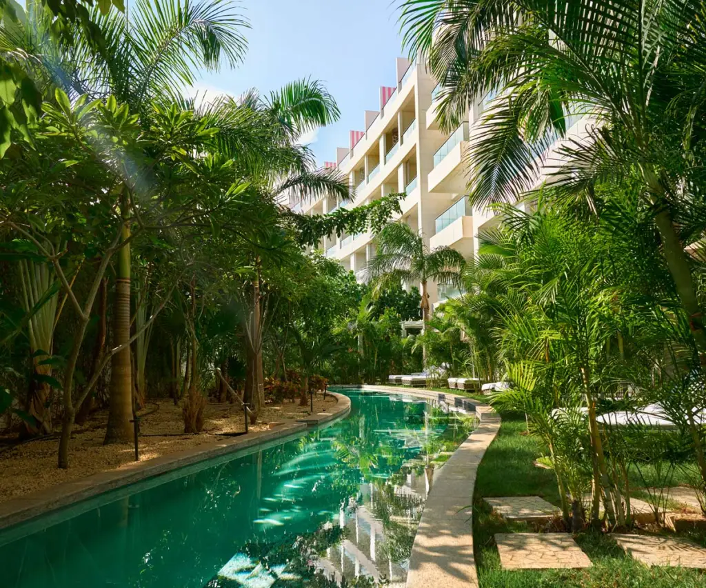 sls-playa-mujeres-rooms-suites-captivate-swim-out-family-08