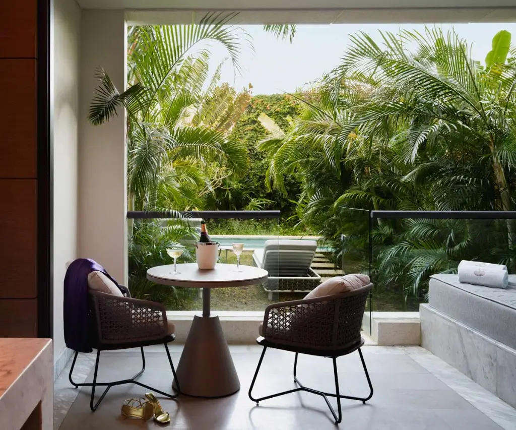 sls-playa-mujeres-rooms-suites-captivate-swim-out-family-09