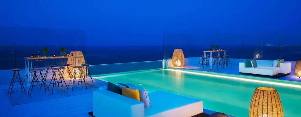 DREVC-P0003-Rooftop-Cocktail.16×9