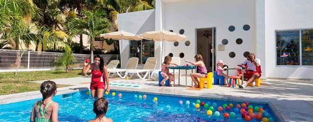 childre-pool-riu-palace-mexico_tcm49-226379