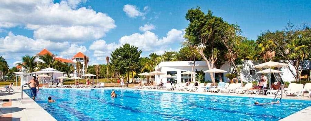 pool-riu-palace-mexico-2_tcm49-226380